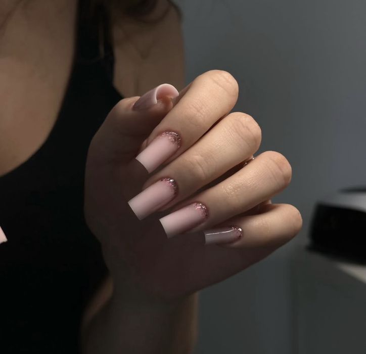 Pun unghii cu gel sau semi la preturi avantajoase