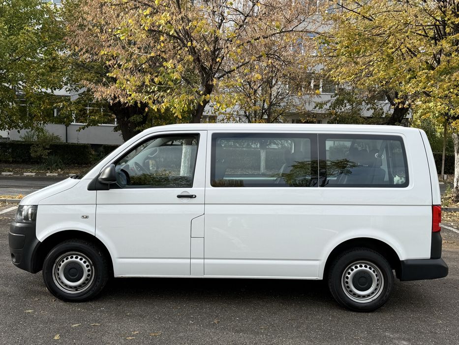 VW Transporter T5 2.0 Tdi 140 Cp Dsg cu 8+1 Locuri