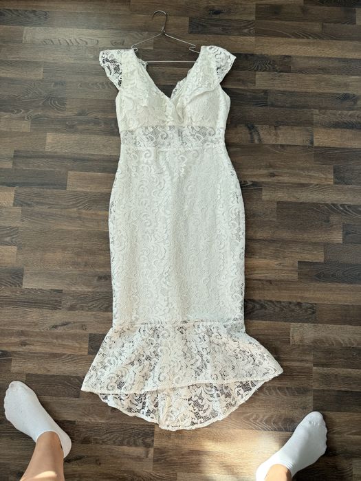 Дантелена бяла рокля