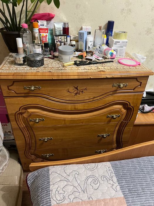 Продам  спальный  гарнитур