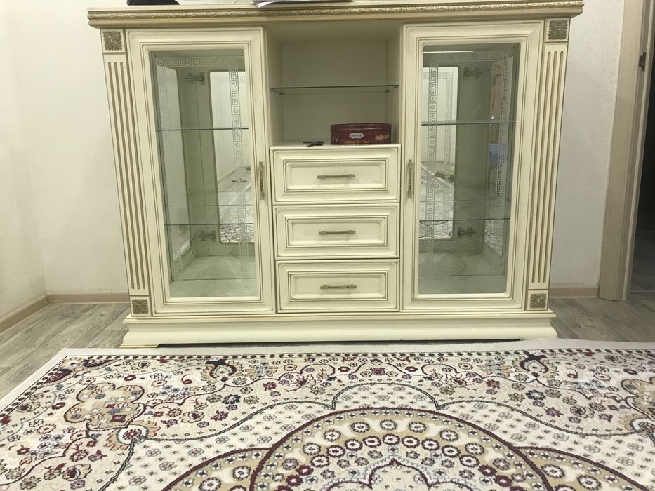 Сервант, в отличном состоянии, продается