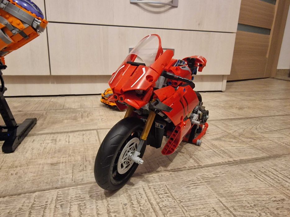 Lego Ducati Panigale V4 R 42107
