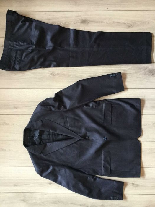 висок клас черен костюм - сако и пaнталон и риза на ТЕОДОР размер L