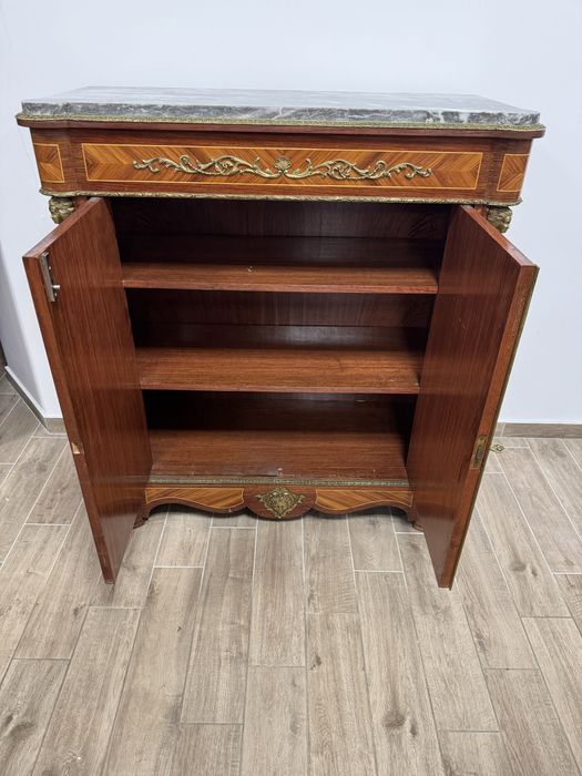 Comoda din lemn masiv cu intarsii, elemente bronz si blat marmura