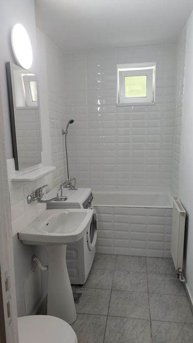 Închiriez apartament cu 2 camere, cartier Vasia, disponibil de la 1.04
