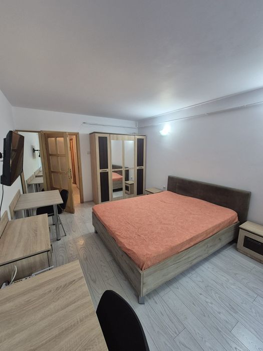 Închiriez garsoniera A7, et 1