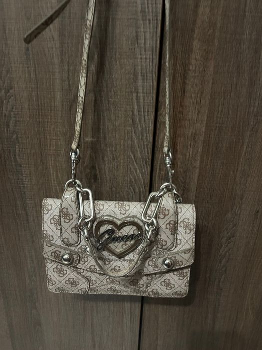 Дамска чанта  Guess