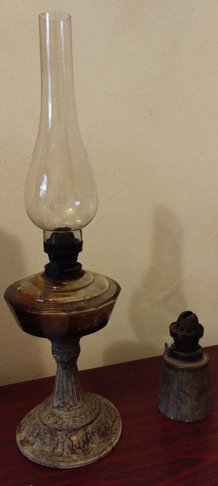 Vând doua Lămpi vintage cu petrol