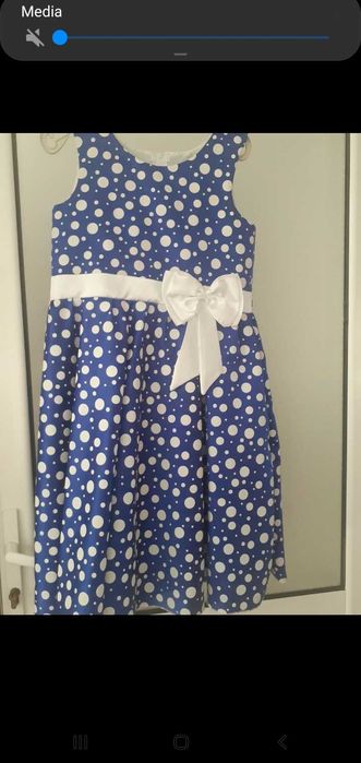 Rochita albastra cu buline albe pentru fetite 7-8 ani