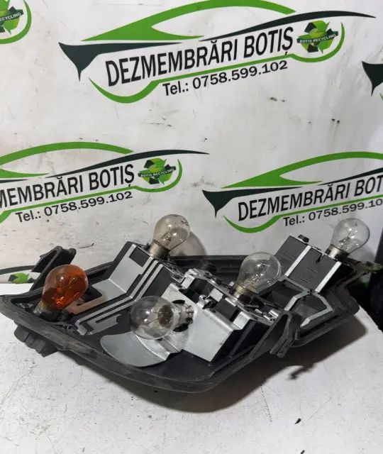 Soclu becuri lampa stop pe hayon stanga Opel Astra 2006