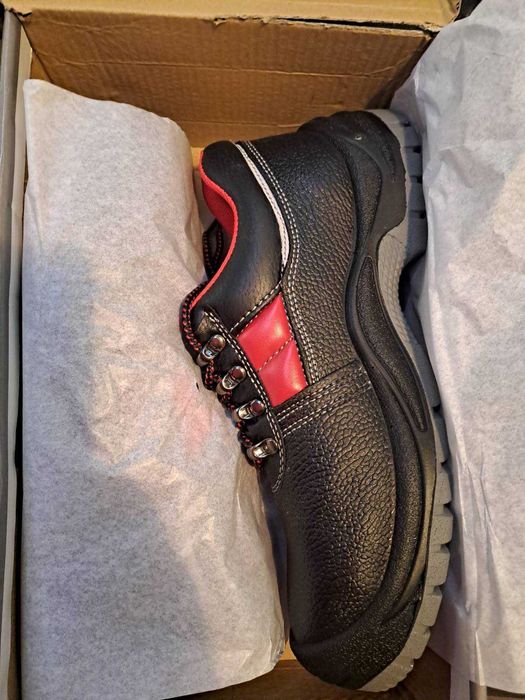 Продавам сейфти обувки