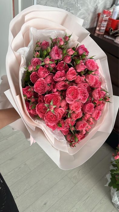Кустовые розы букет