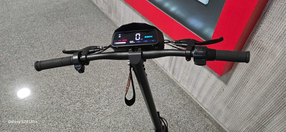 Продавам електрически скутер KuKirin G2 2025 + подарък