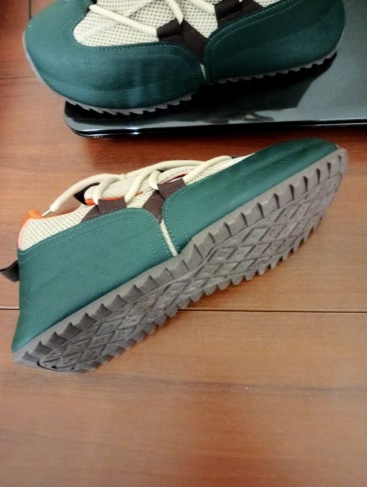 Кроссовки новые в упаковке