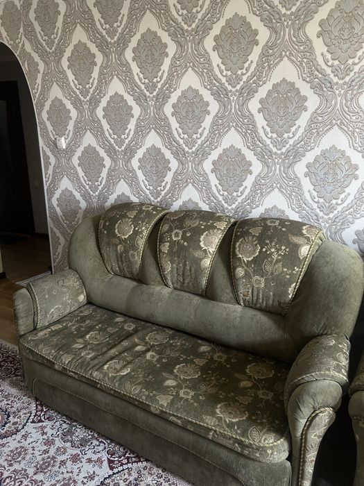 Продаю диван с креслами