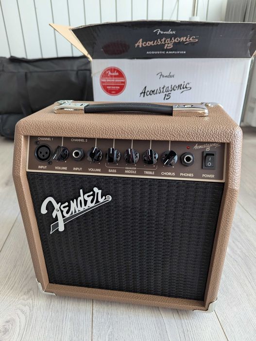 Fender Acoustasonic 15 усилвател за акустична китара  с електроника
