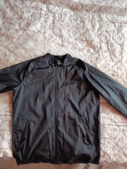 Оригинална детска ветровка Nike .