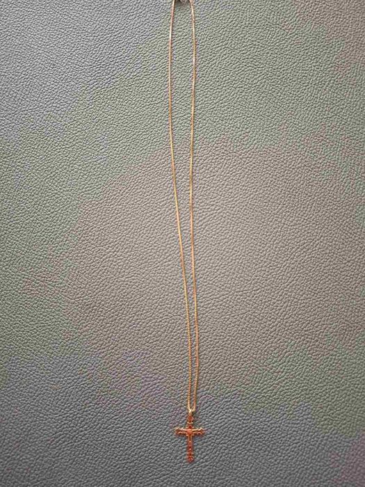 Златно синджирче с кръст