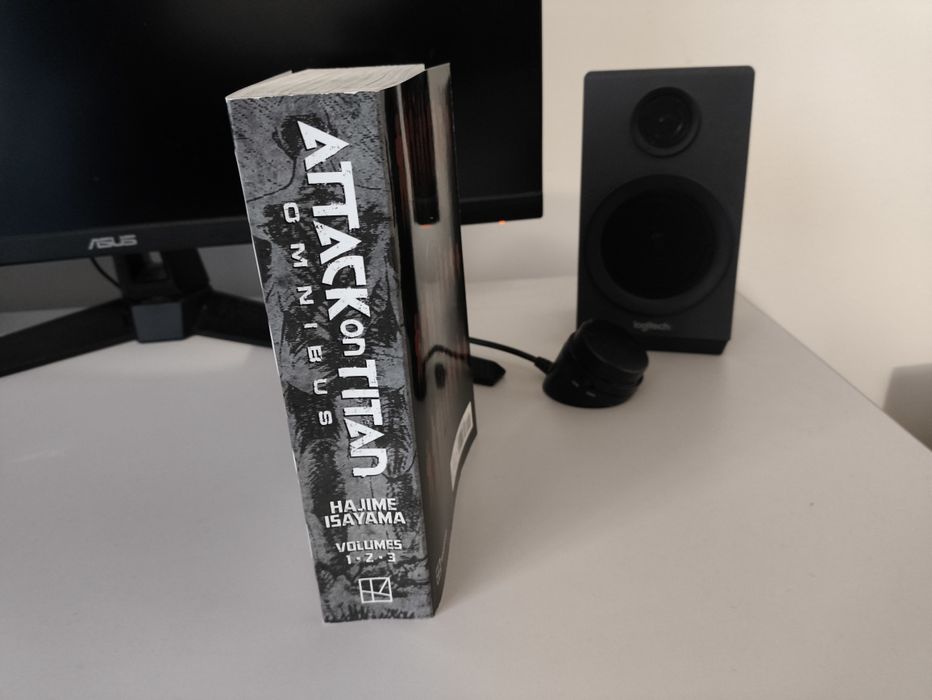 Volum attack on titan omnibus 1