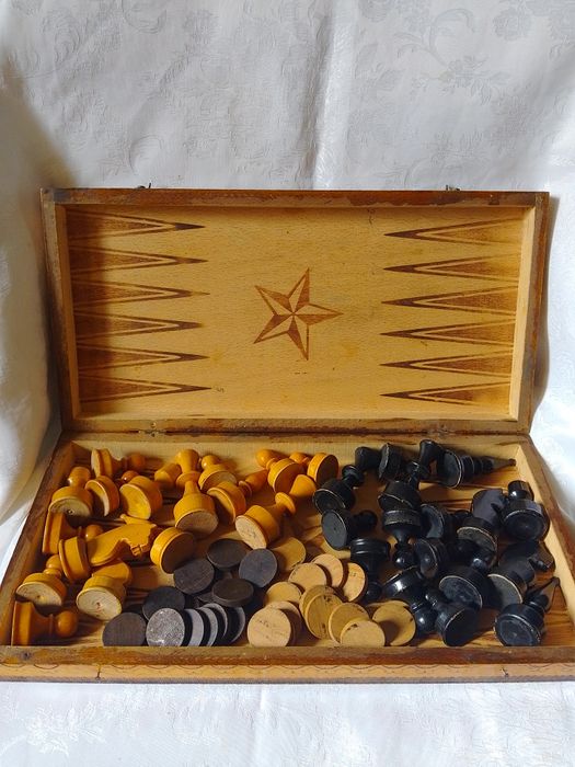 Стар дървен шах,Табла - Размери - 34 х 34см.