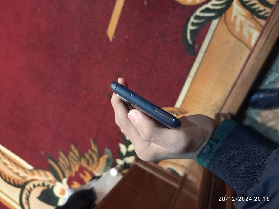 Samsung s20 12 ga 128 talk holati ideal aybi you Karopka document yoq