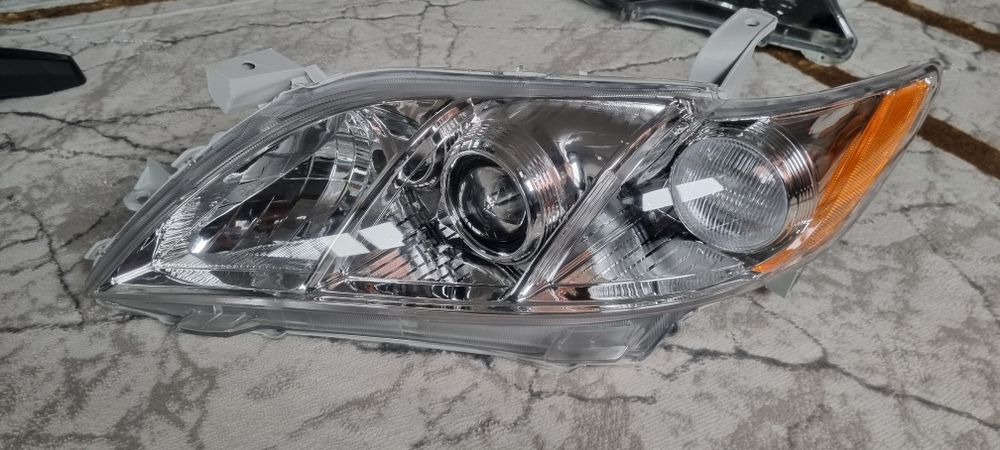 Тайота Камри фары