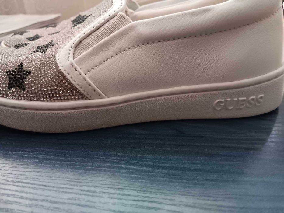 Спортни обувки -Guess