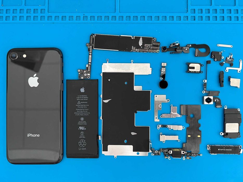iPhone 8 на части
