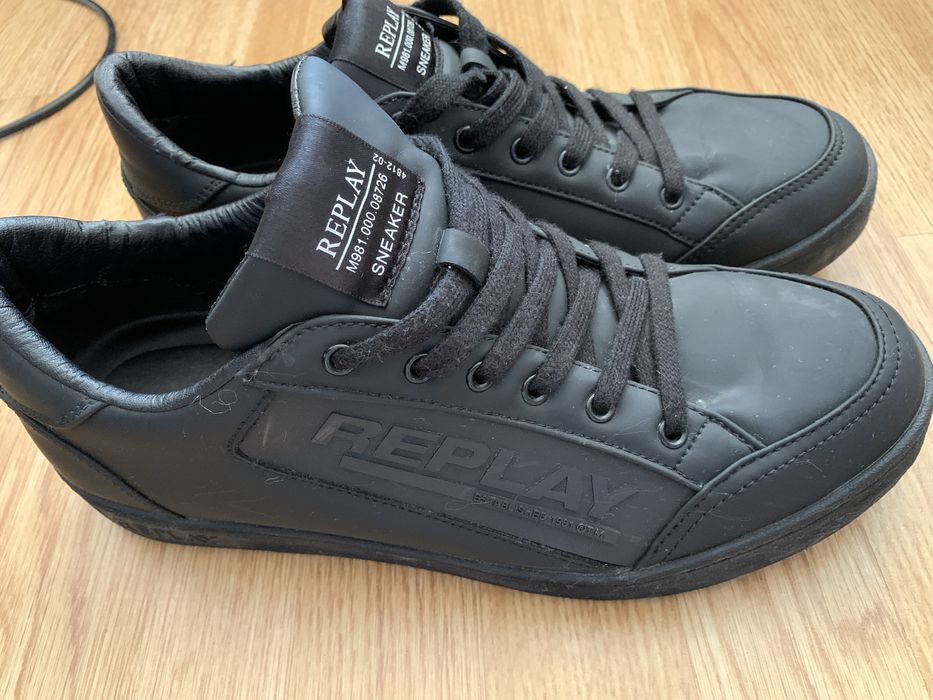 Продавам чисто нови маратонки Replay 44