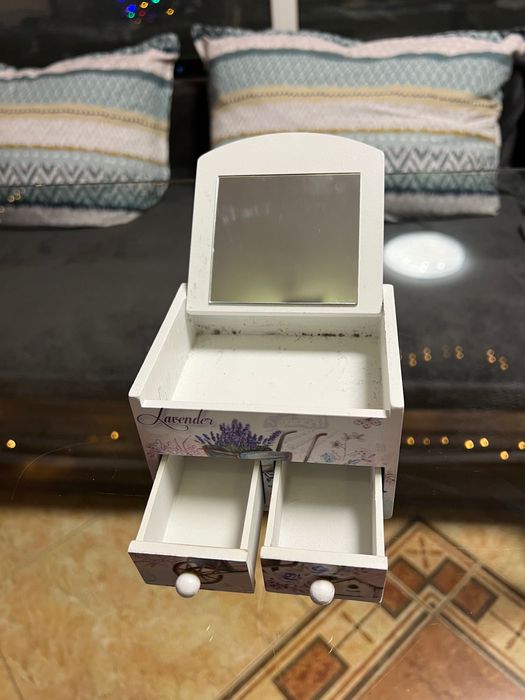 Органайзер за грим