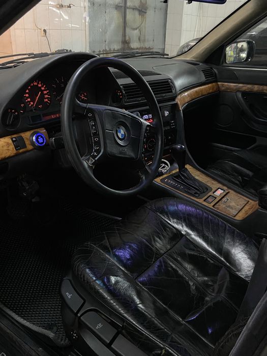 Продам BMW E38 2.8