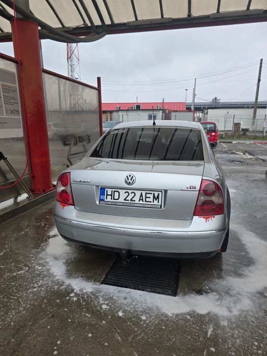 Vand VW Passat 1.9 TDI 131 CP impecabil+Passat pentru piese