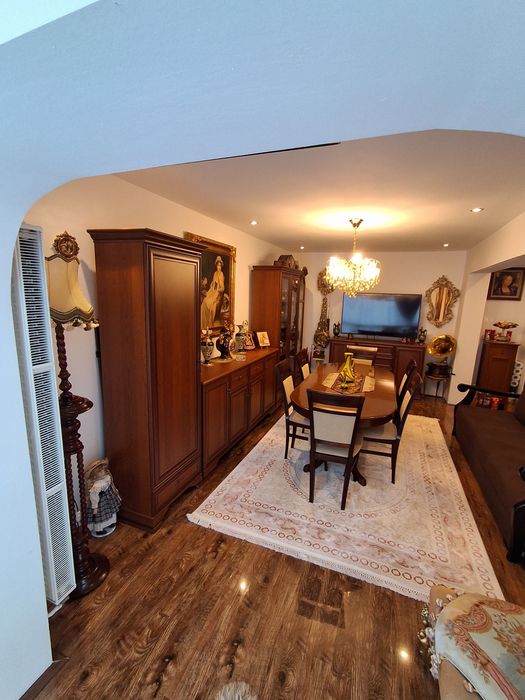 Apartament de lux 3 camere doua băi etajul 1