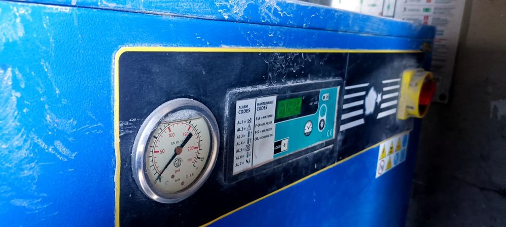 Продается компрессор и вытяжка малярная