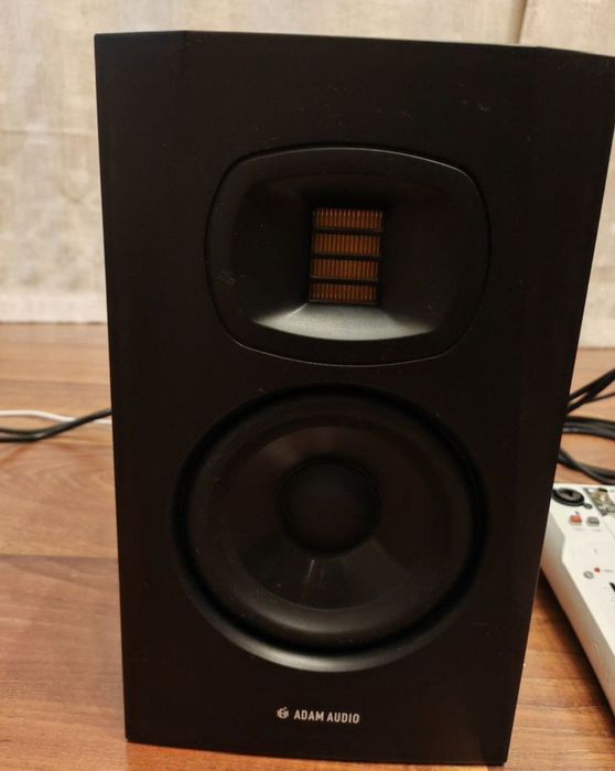 Студийный монитор, Adam T5V + профессиональный звуковая карта, Yamaha