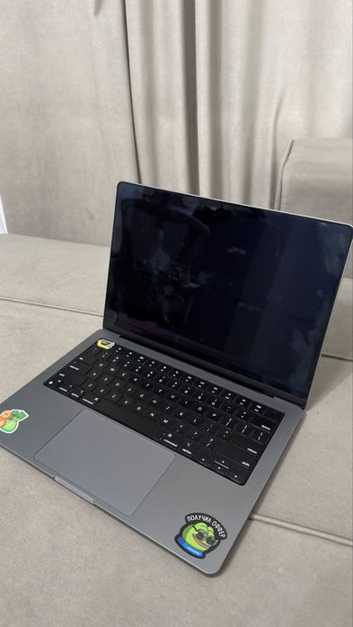 MacBook Pro M3, Внешнее состояние отличное