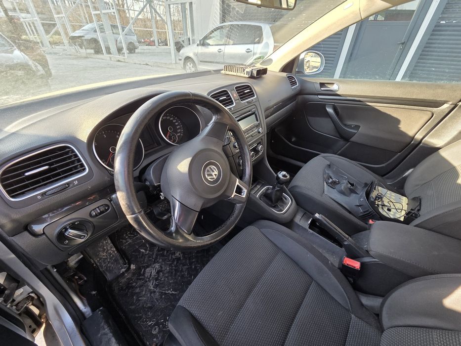 VW Golf 6 1.6 TDI (НА ЧАСТИ)