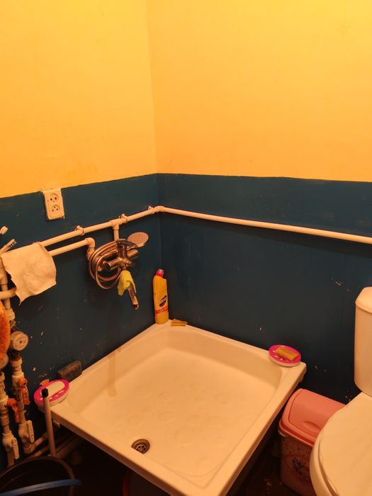 Срочно !!! Чирчик шахри 9 - микро  районда  1 /2/4 общежит сотилади.