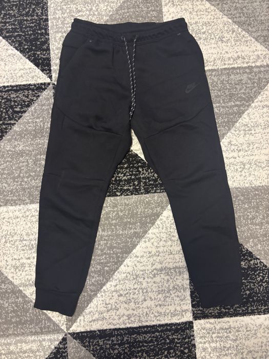 Pantaloni Nike negri originali mărimea M – Noi cu etichetă