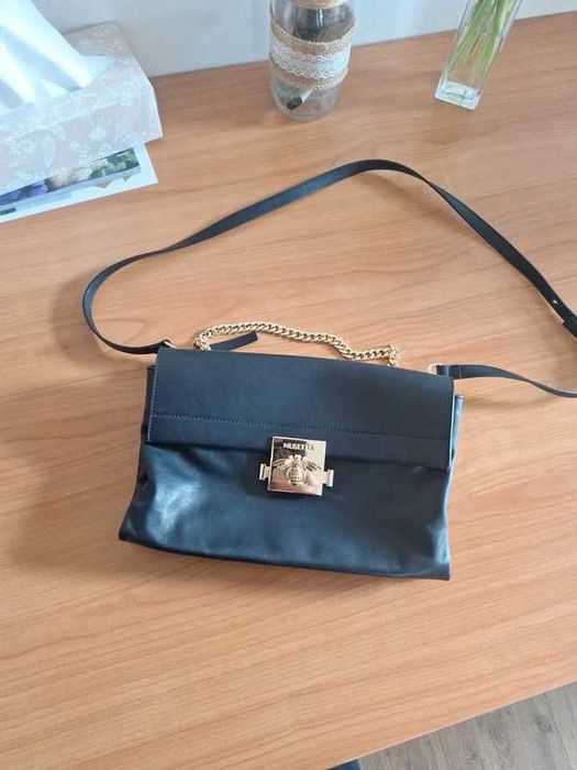 Geantă Musette New Elisabeth – Piele Naturală Neagră, Accesorii Aurii (Albina)