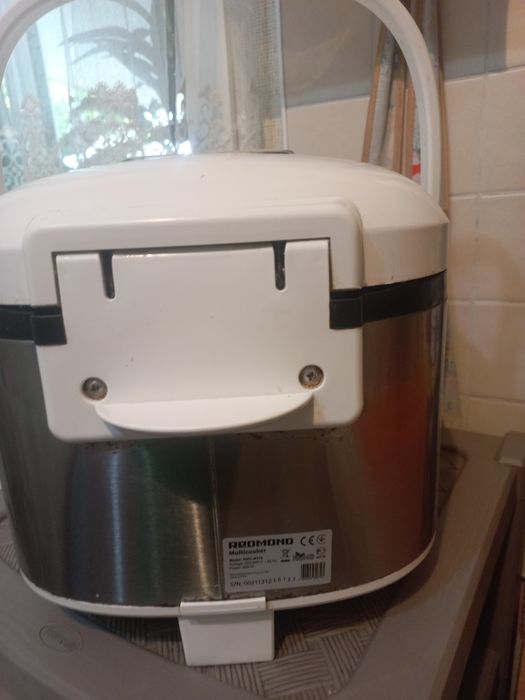 Продам мультиварку Redmond