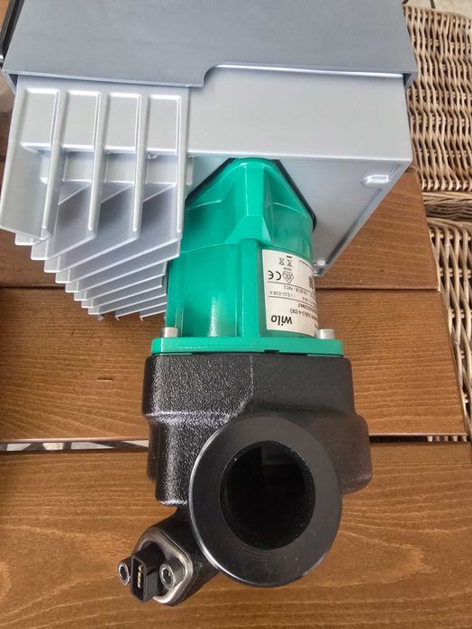 Продавам помпа WILO Stratos MAXO 25/05-4 DE