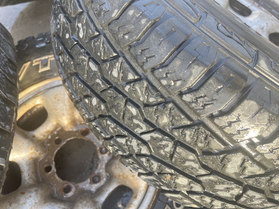 Шины с дисками на пикап