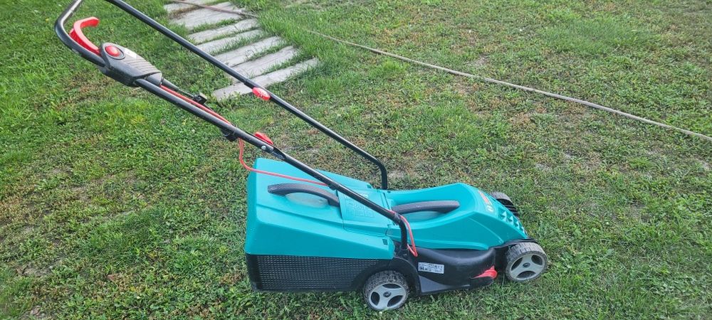 Mașină electrică gazon