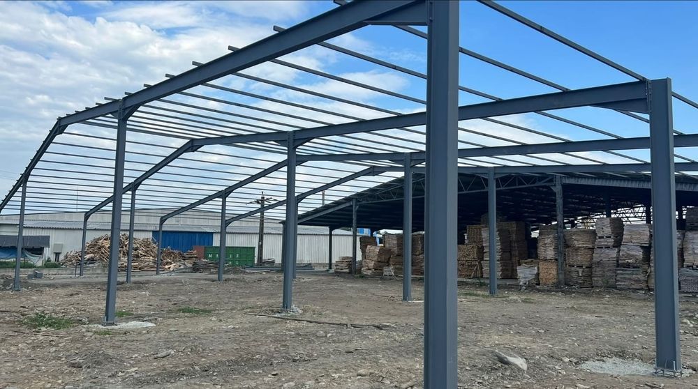 Vand si construiesc hale metalice