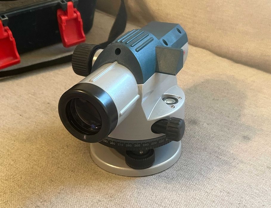 Nivel optic Bosch GOL 26 G profesional cu trepied Bosch BT160