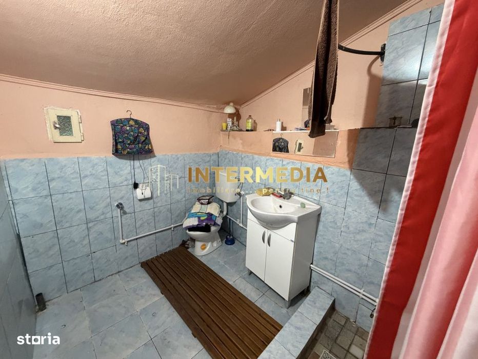 Casa Renovabila 3 camere Baie Bucatarie CRICAU 1375 mp Teren Toate Uti