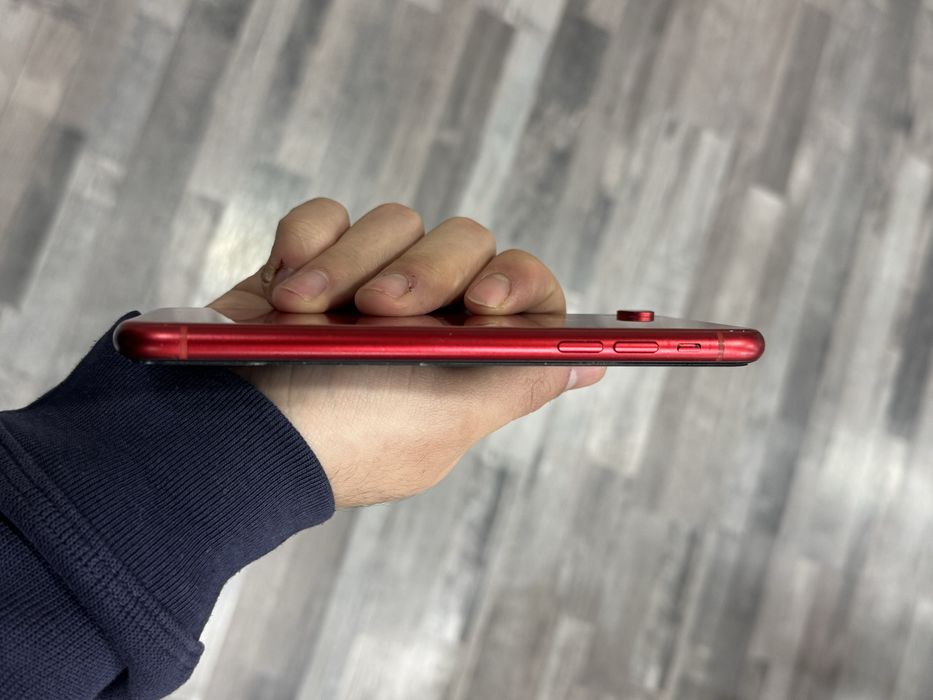 Iphone XR красный, идеал состояние