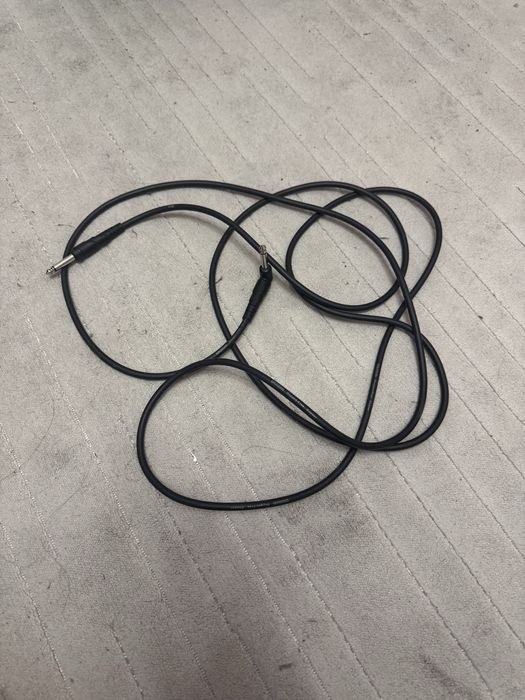 Электрогитара с комбоусилителем в комплекте