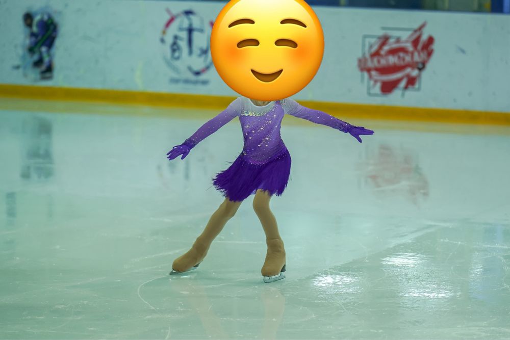 Продается очень красивое платье для фигуристок